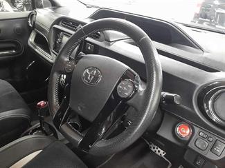 2015 Toyota Aqua - Thumbnail