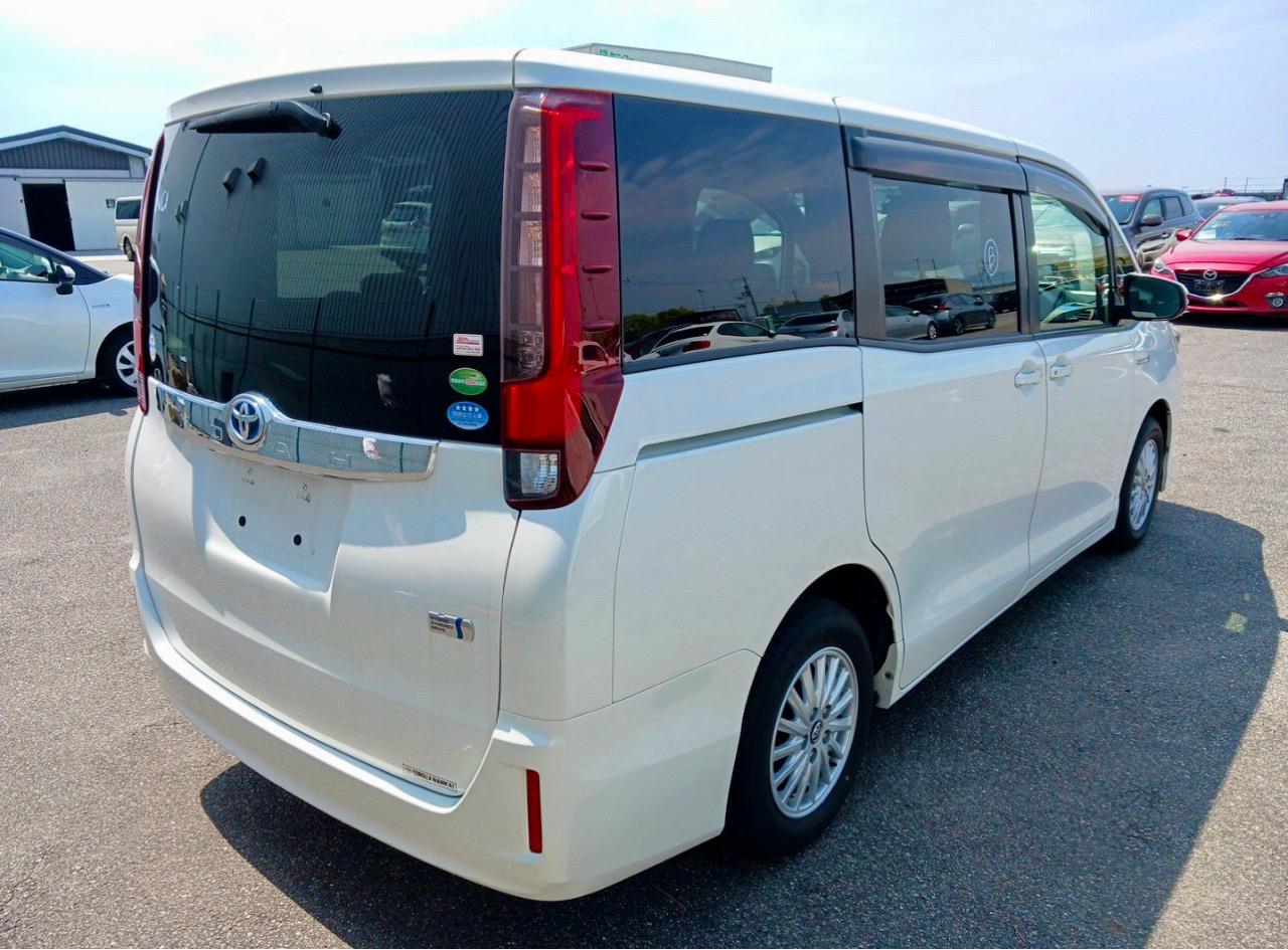 2016 Toyota Noah