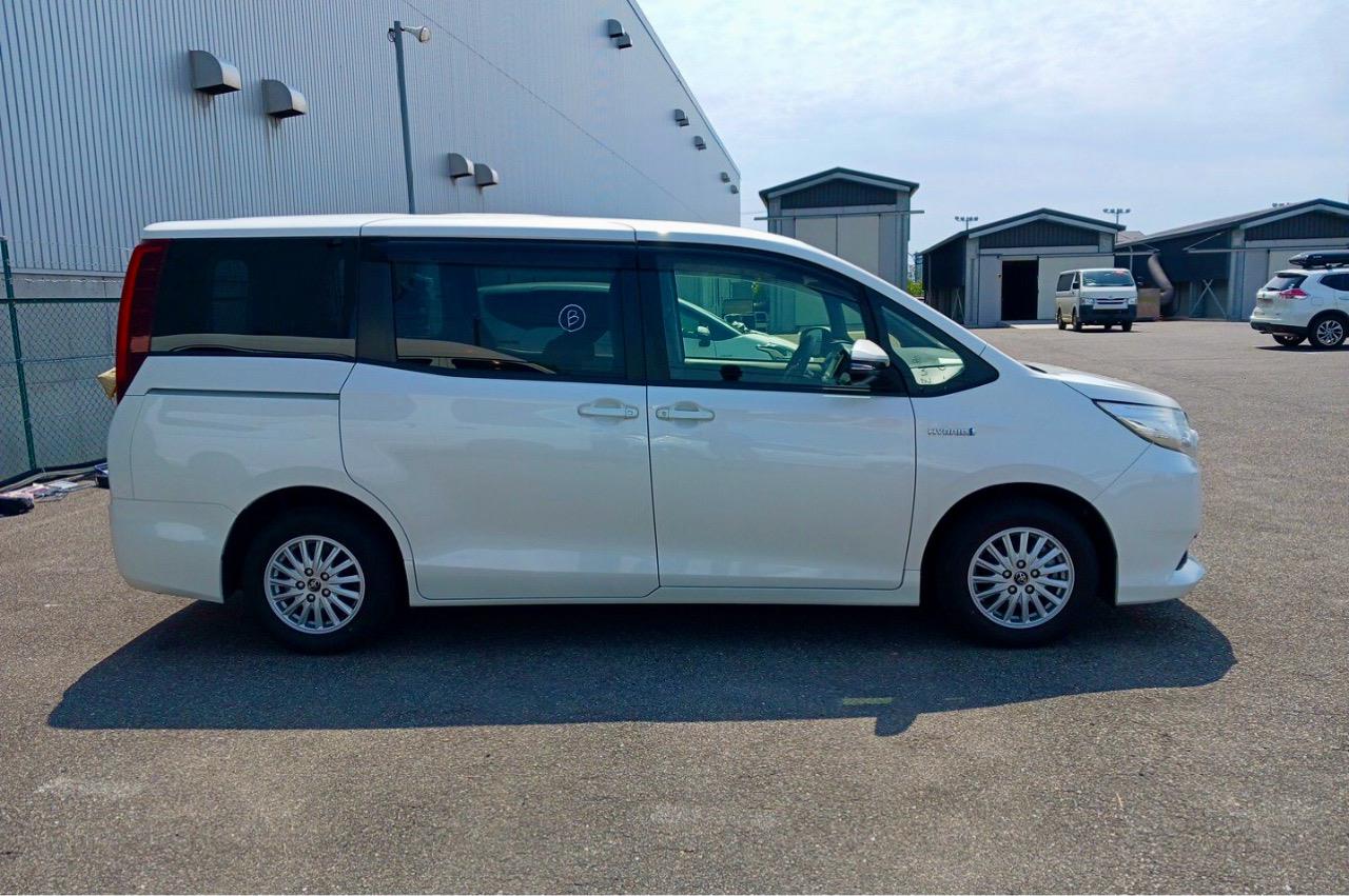 2016 Toyota Noah