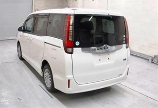2016 Toyota Noah - Thumbnail