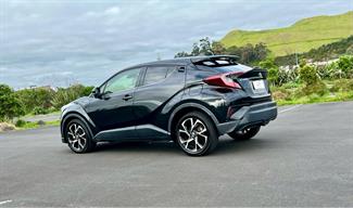 2019 Toyota C-HR - Thumbnail