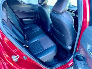 2018 Toyota C-HR - Thumbnail