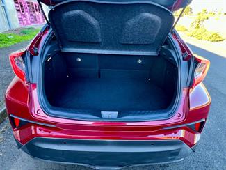 2018 Toyota C-HR - Thumbnail