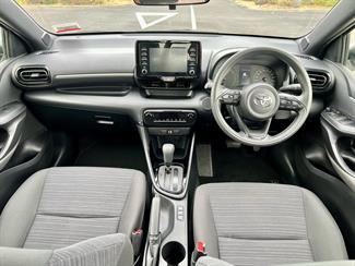 2022 Toyota Yaris - Thumbnail