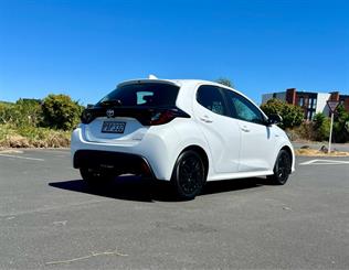 2022 Toyota Yaris - Thumbnail
