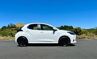 2022 Toyota Yaris - Thumbnail