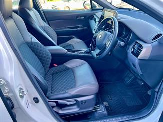 2020 Toyota C-HR - Thumbnail