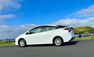 2021 Toyota Prius - Thumbnail
