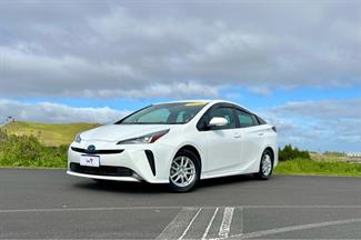 2021 Toyota Prius - Thumbnail