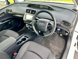 2021 Toyota Prius - Thumbnail