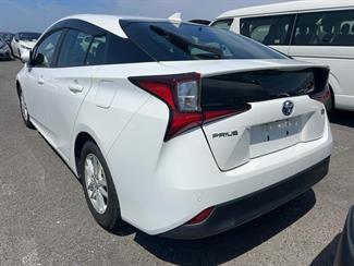 2021 Toyota Prius - Thumbnail