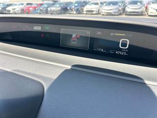 2021 Toyota Prius - Thumbnail