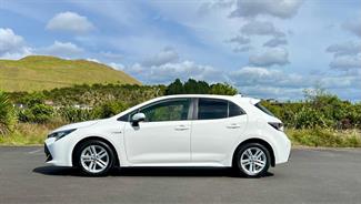 2021 Toyota Corolla - Thumbnail