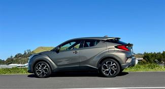 2021 Toyota C-HR - Thumbnail