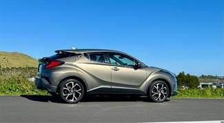 2021 Toyota C-HR - Thumbnail