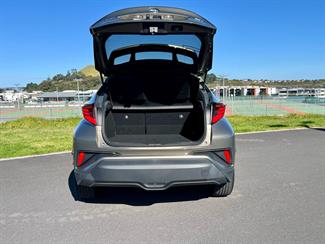2021 Toyota C-HR - Thumbnail