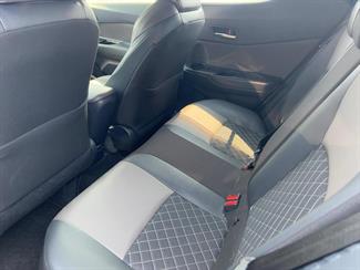 2021 Toyota C-HR - Thumbnail