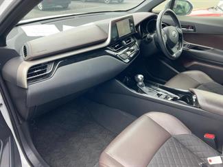 2018 Toyota C-HR - Thumbnail