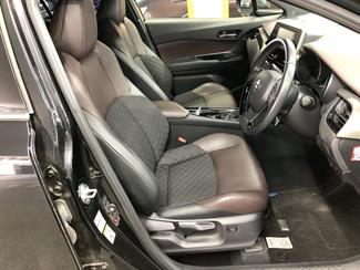 2019 Toyota C-HR - Thumbnail