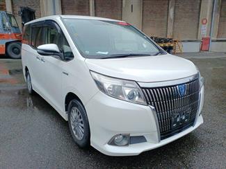 2015 Toyota Esquire - Thumbnail