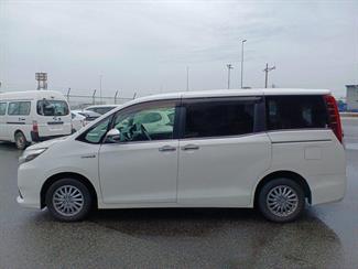 2015 Toyota Esquire - Thumbnail