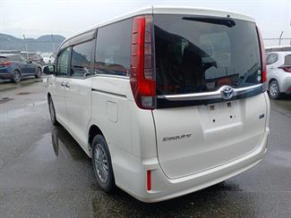 2015 Toyota Esquire - Thumbnail