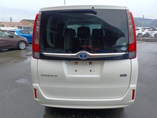 2015 Toyota Esquire - Thumbnail