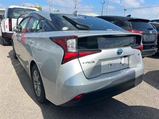 2021 Toyota Prius - Thumbnail
