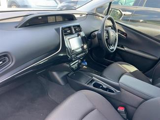 2021 Toyota Prius - Thumbnail