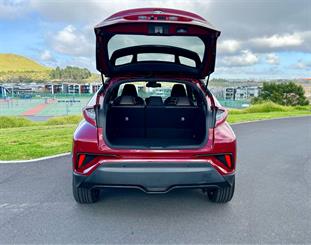 2018 Toyota C-HR - Thumbnail