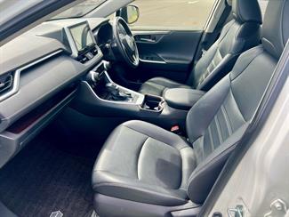 2020 Toyota RAV4 - Thumbnail