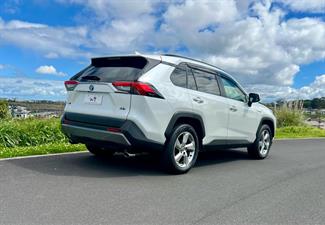 2020 Toyota RAV4 - Thumbnail