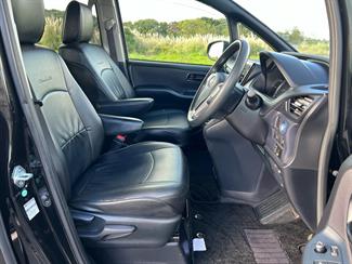 2015 Toyota Voxy - Thumbnail