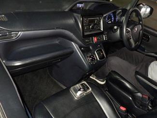 2015 Toyota Voxy - Thumbnail