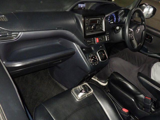 2015 Toyota Voxy