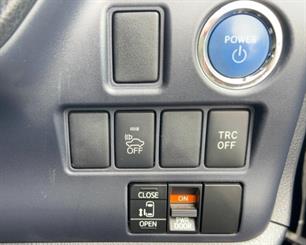 2015 Toyota Voxy - Thumbnail