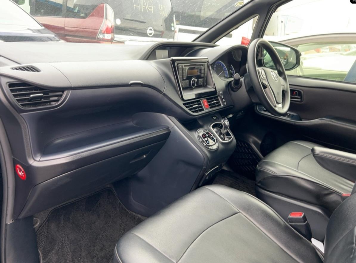 2015 Toyota Voxy