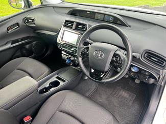 2021 Toyota Prius - Thumbnail