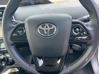 2021 Toyota Prius - Thumbnail