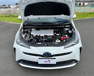 2021 Toyota Prius - Thumbnail