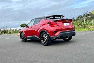 2020 Toyota C-HR - Thumbnail