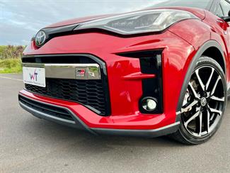 2020 Toyota C-HR - Thumbnail