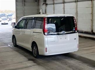 2016 Toyota Esquire - Thumbnail