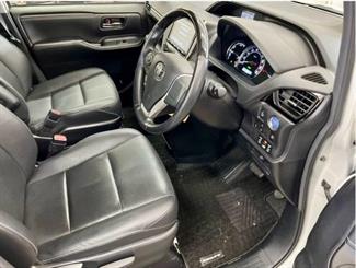 2016 Toyota Esquire - Thumbnail