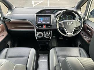 2015 Toyota Esquire - Thumbnail