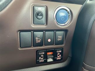 2015 Toyota Esquire - Thumbnail
