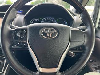2015 Toyota Esquire - Thumbnail