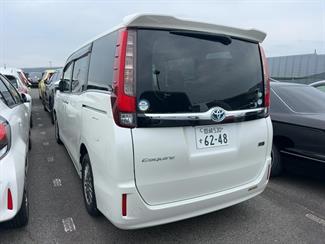 2015 Toyota Esquire - Thumbnail