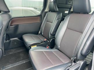 2015 Toyota Esquire - Thumbnail