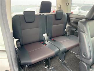 2015 Toyota Esquire - Thumbnail
